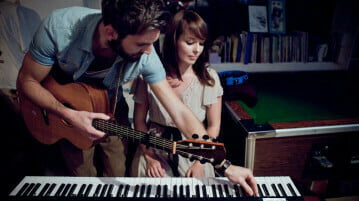 Track Of The Day (2) – The Daydream Club – Neon Love Song (Part II) The Daydream Club