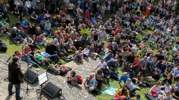 IN PICTURES : A Day At Festival No.6