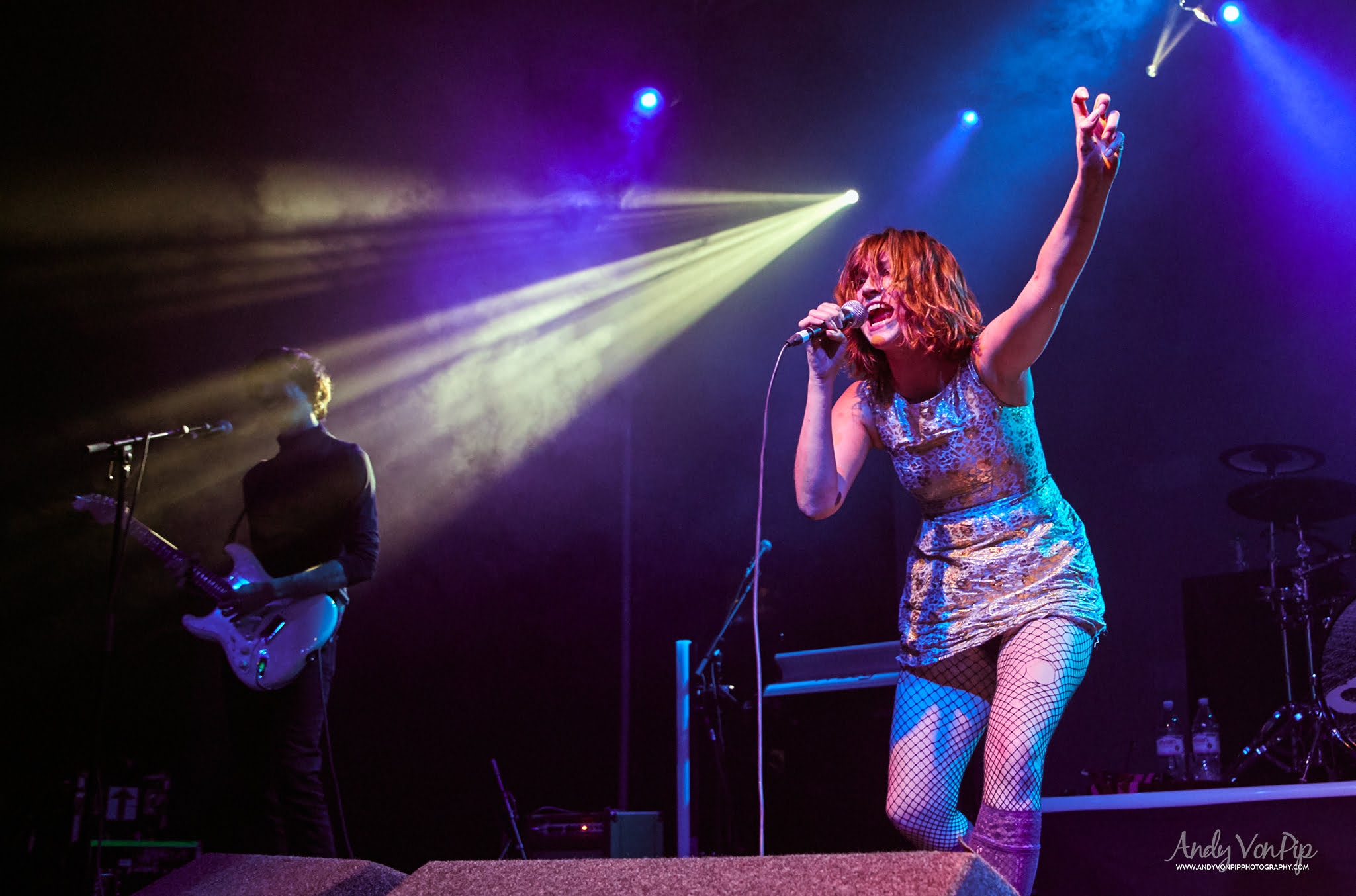 Welsh Alt Rock band Estrons on tour with Garbage