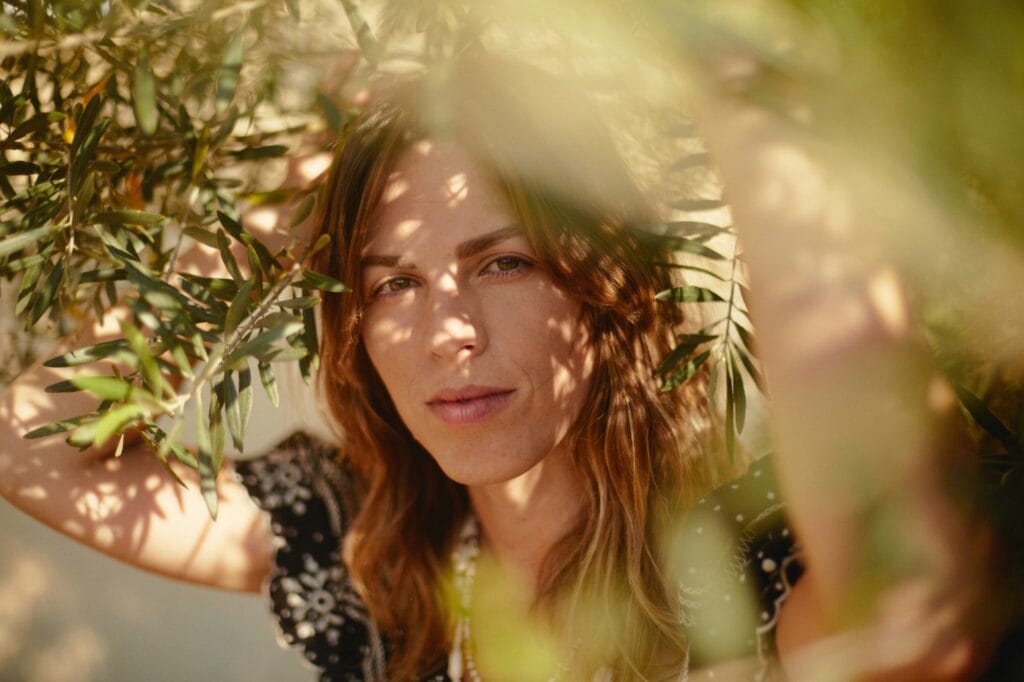 The VPME | Melody's Echo Chamber - "Looking Backward."