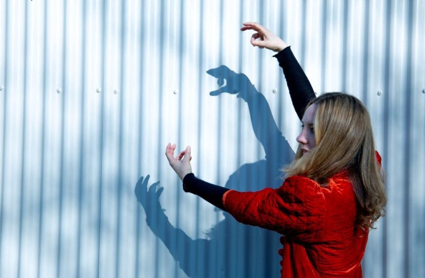 WATCH : Lyla Foy: My Addiction